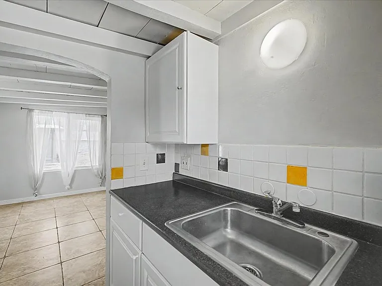 2120 E Silver St #B — Photo 13