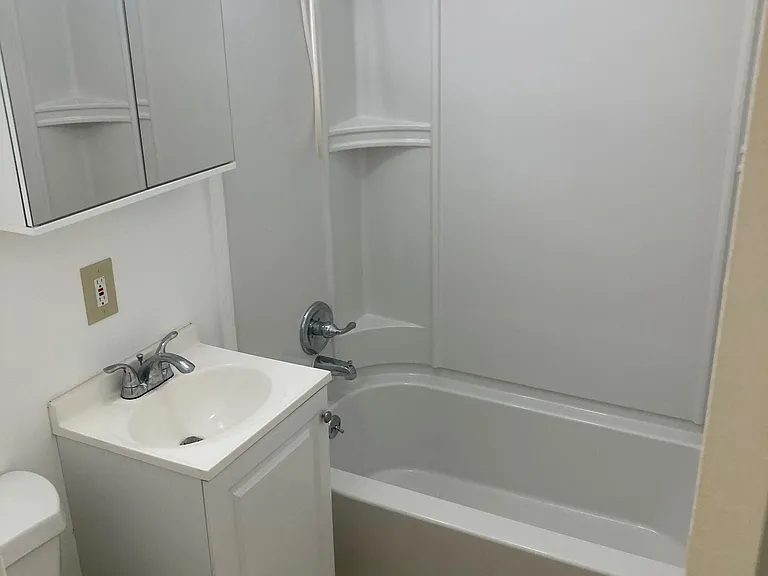 409 Lake St #C24 — Photo 8