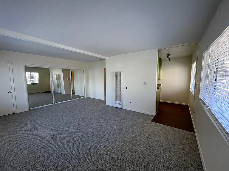 22 Reef St #5 — Photo 1