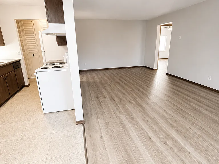 Hazelwood Apartments — Photo 23