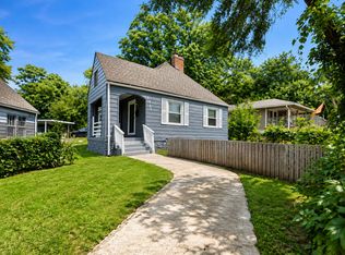 6425 Hagerwood Rd, Kansas City, MO 64132