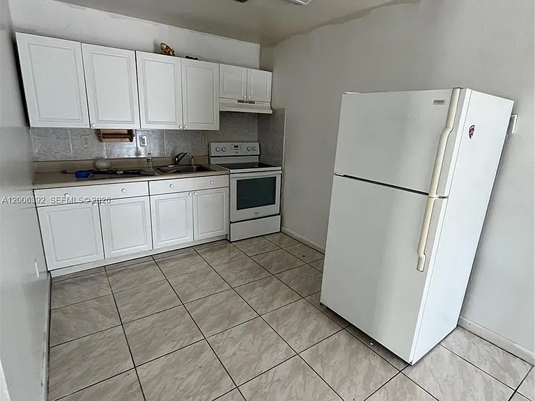 334 E 21st St #5 — Photo 1