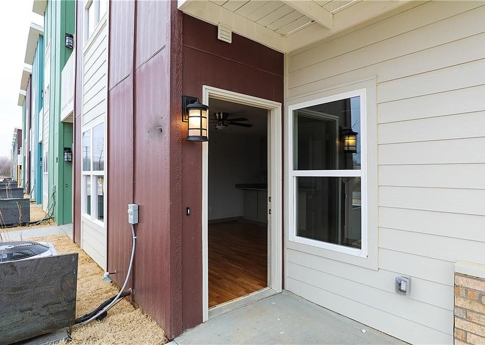 1st image of 3426 SW Vel Mews #1