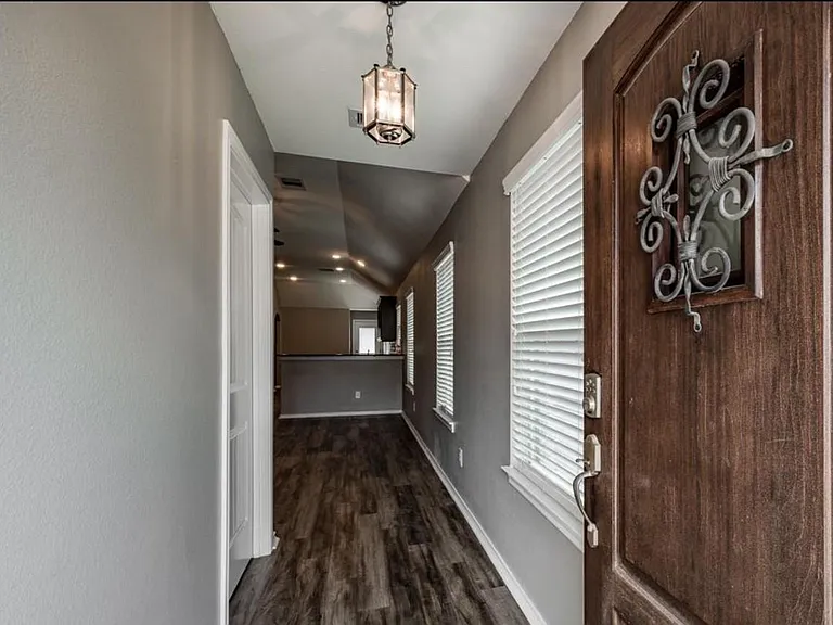8314 Broadleaf Ave — Photo 4
