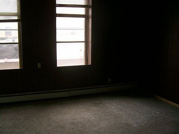 9.5 N 3rd st #1 - gilly's (4)