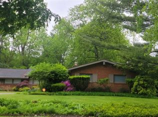 23990 Letchworth Rd, Beachwood, OH 44122