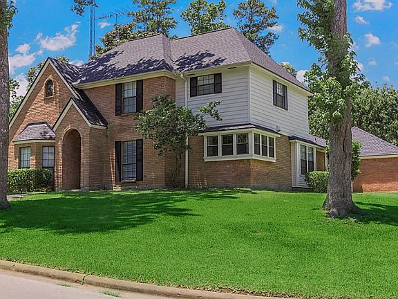 3rd image of 1672 Green Briar Dr