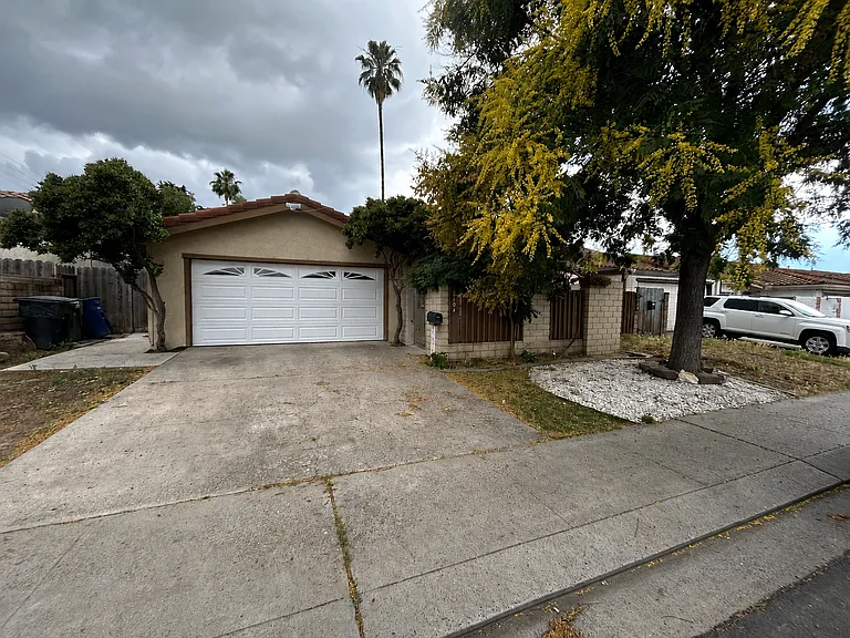 2104 Sharon Way — Photo 1