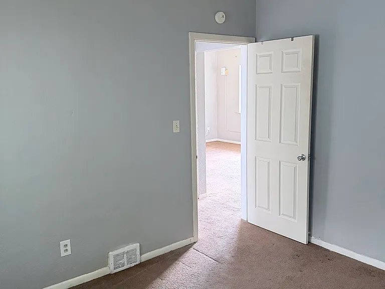 675 Grace Ave — Photo 6