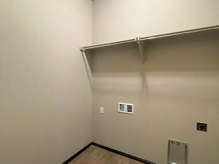 2249 Roca Dr — Photo 25