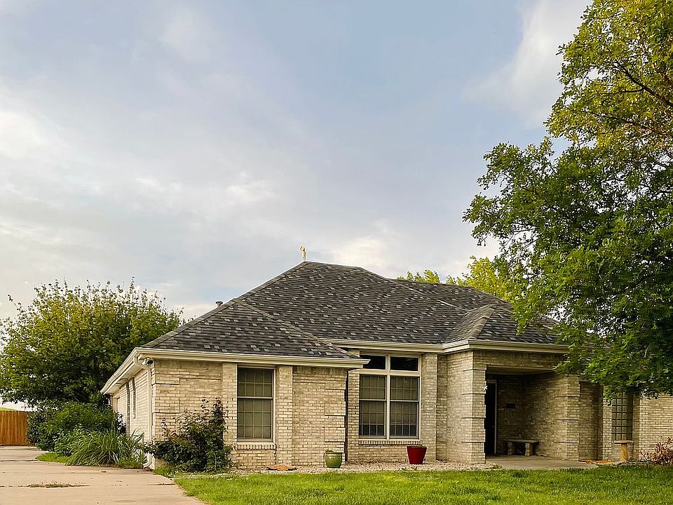 114 Plains St, Dodge City, KS 67801 Zillow
