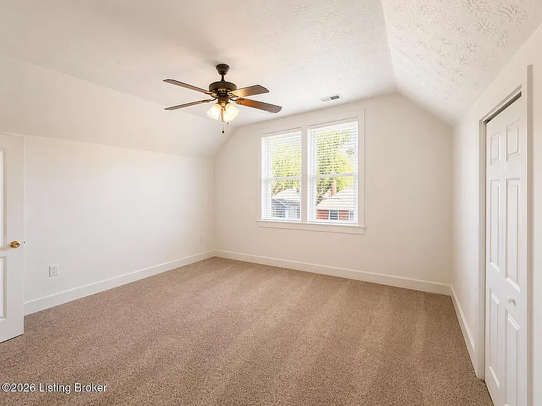 228 E Burnett Ave — Photo 21