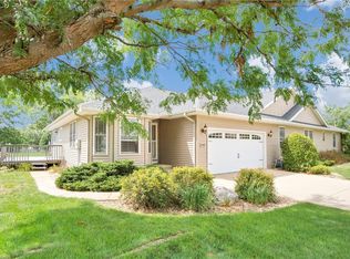 455 Joshua Ln, Robins, IA 52328