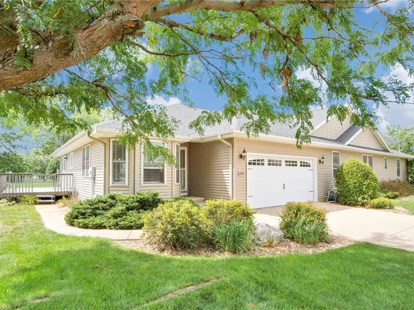 455 Joshua Ln, Robins, IA 52328