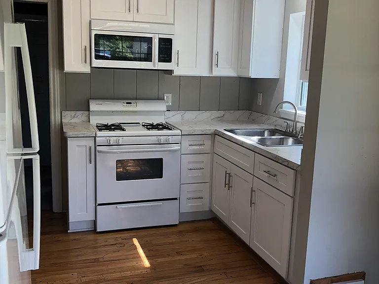 317 N La Londe Ave — Photo 2