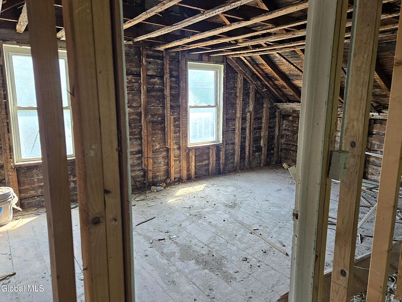 4th image of 21 Montcalm Avenue