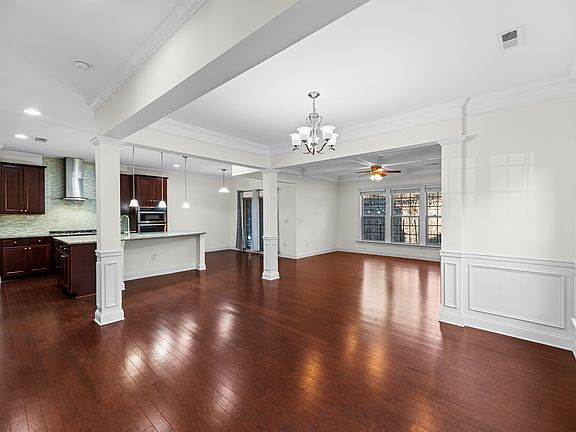 4th image of 333 Castle Rock Ln
