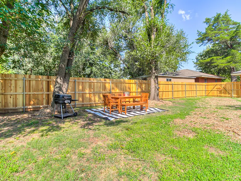 1222 W Boyd St — Photo 23
