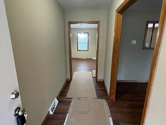 4th image of 50 Southway Dr