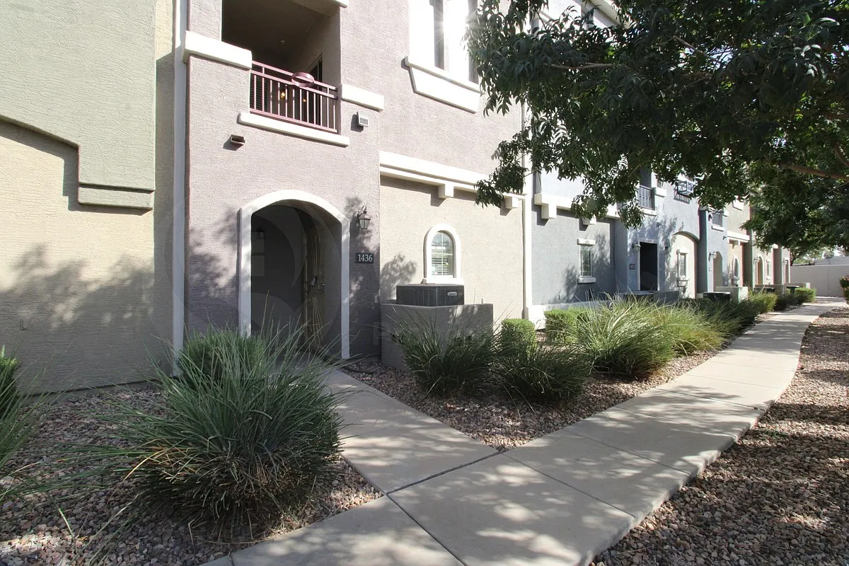 2 bed, 2.5 bath, 1100 sqft, $1,850 — Photo 2