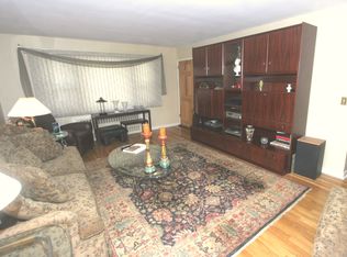 387 Oak St, Ridgefield, NJ 07657