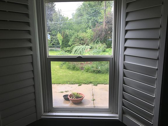 2nd image of 1574 E Evergreen Ln