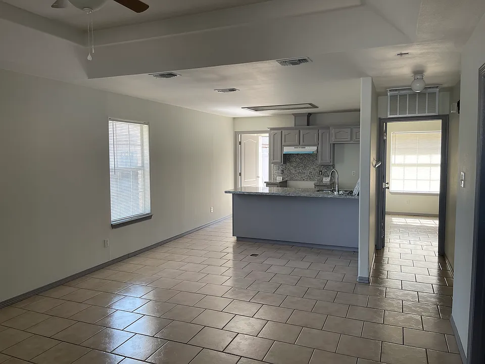 708 Agate St #2