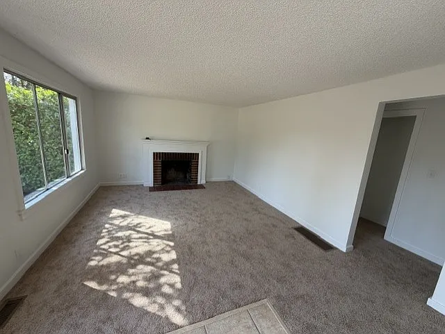 3 bed, 980 sqft, $2,900 — Photo 3