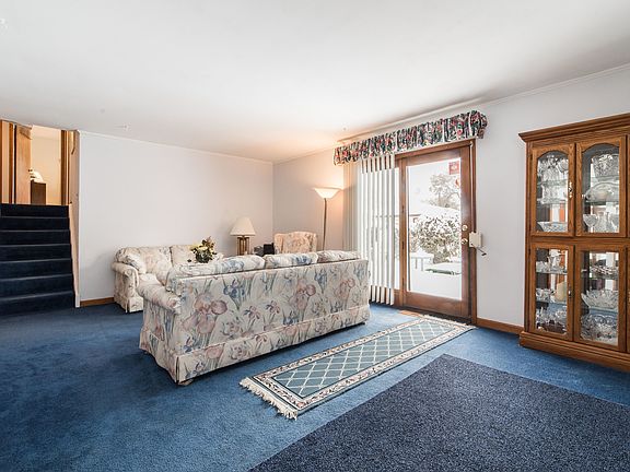 5th image of 120 Armitage Ave