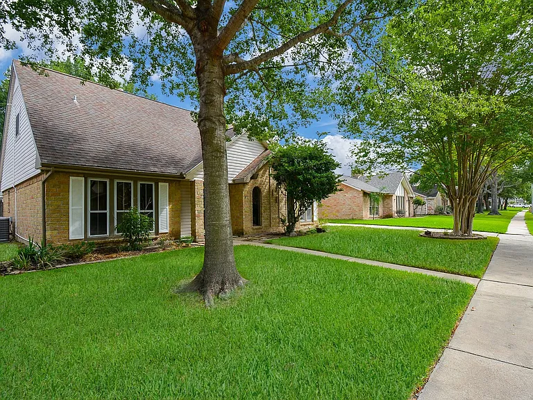 21318 Park Valley Dr — Photo 3