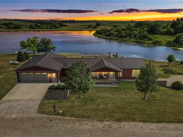 404 Northshore Dr, Oskaloosa, IA 52577