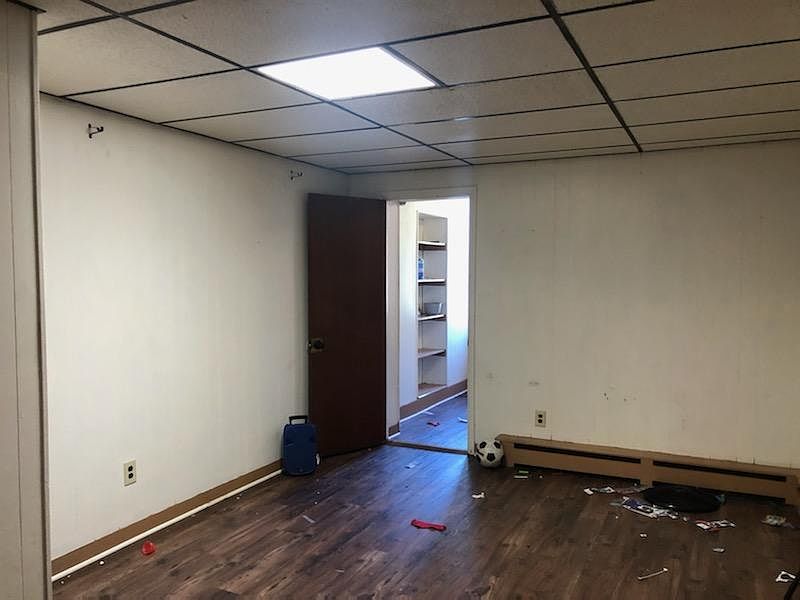 2nd image of 403 9th St APT 3