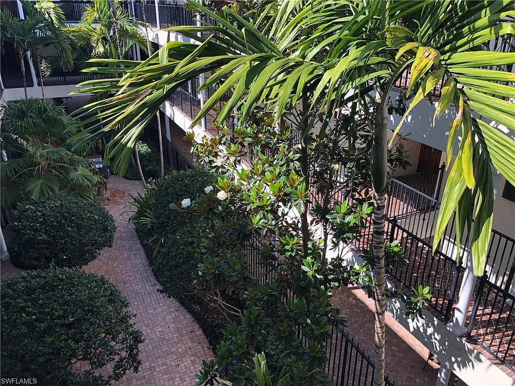 3 bed, 3.5 bath, 2472 sqft, $16,000 — Photo 3