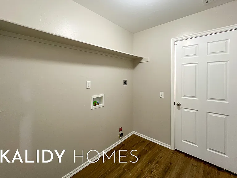 737 Christian Ln — Photo 18