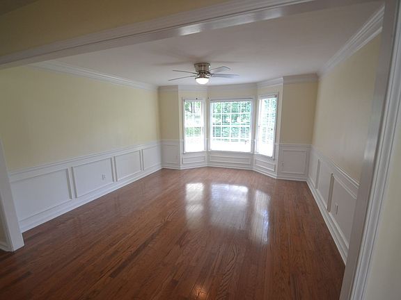 2nd image of 589 Parliament St