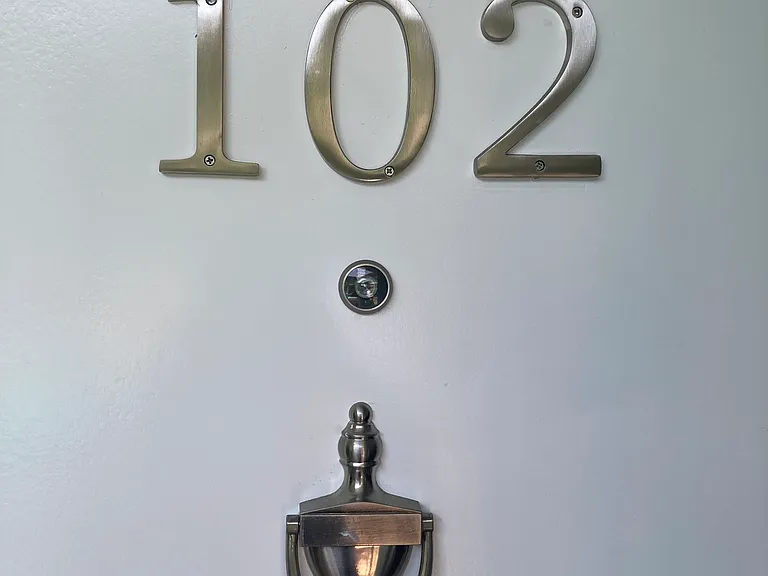 310 S Sherbourne Dr — Photo 15