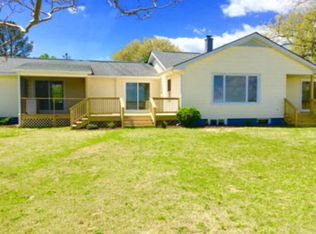 714 Queens Point Dr, Locust Hill, VA 23092