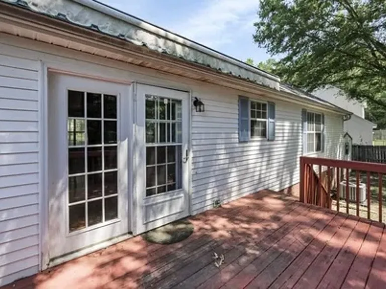 910 Sweet Thorne Rd — Photo 17
