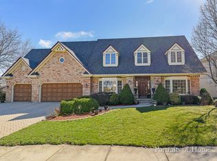 2053 Mustang Dr, Naperville, IL 60565