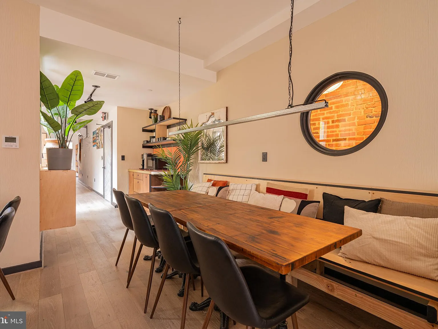 1 bed, $1,410 — Photo 2