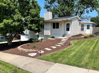 2924 Dundee Ln, Bettendorf, IA 52722