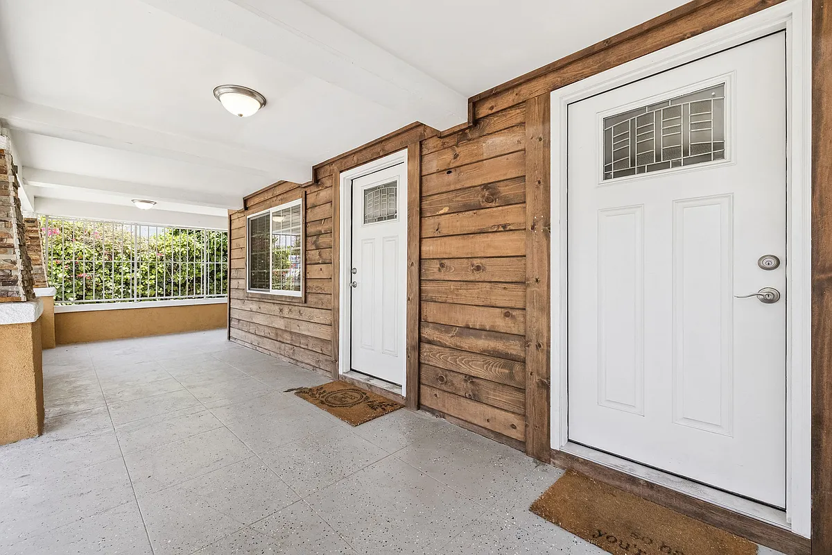 Building Photo - 2106 Crenshaw Blvd