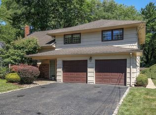 34 Mohawk Dr, Springfield, NJ 07081