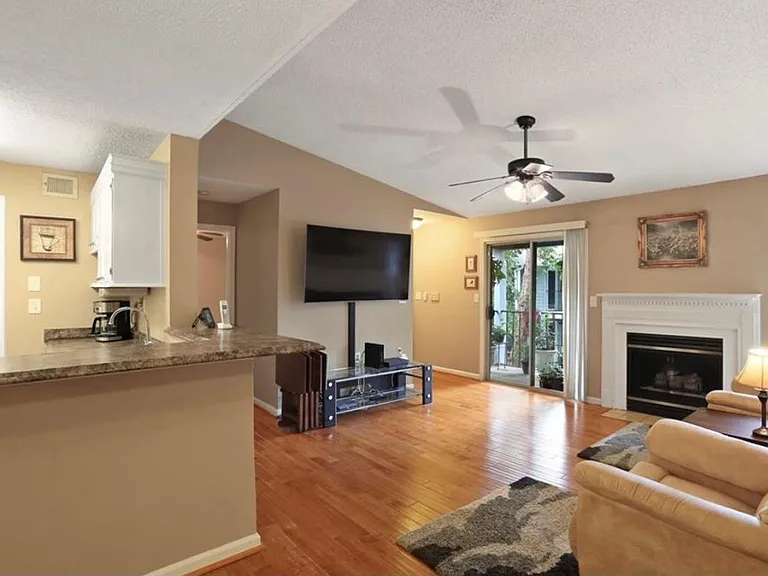 642 Granville Ct #642 — Photo 1