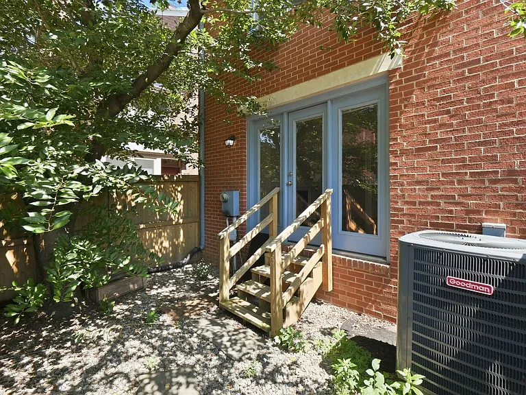 541 Colecroft Ct — Photo 23