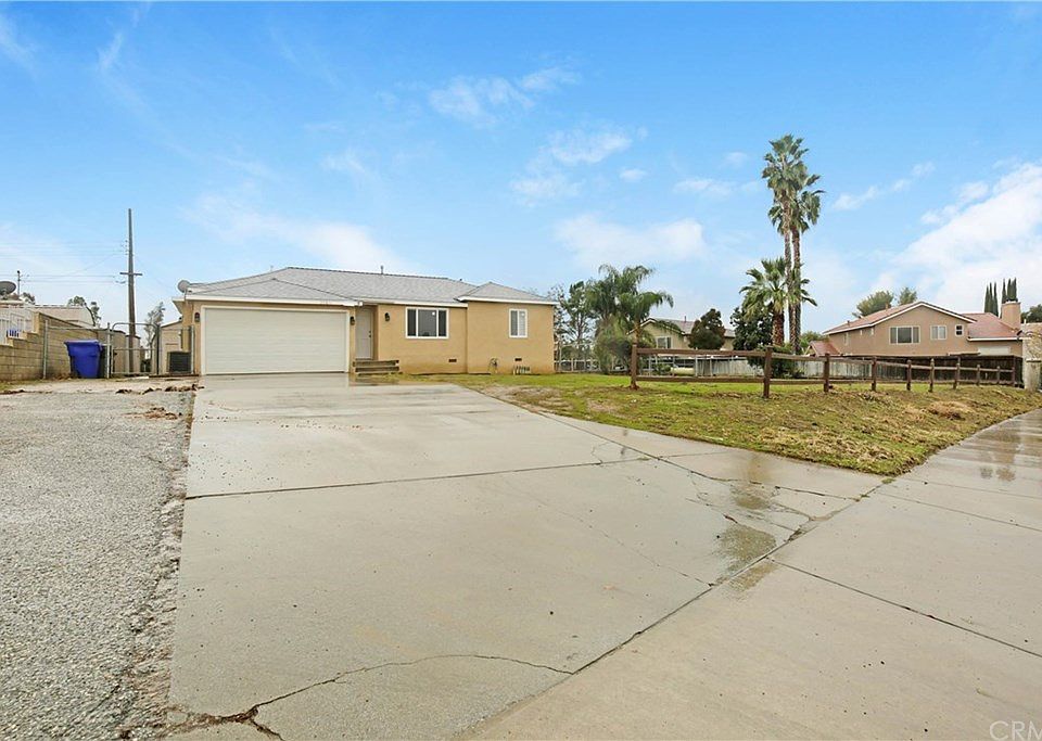 1st image of 33611 Avenue E