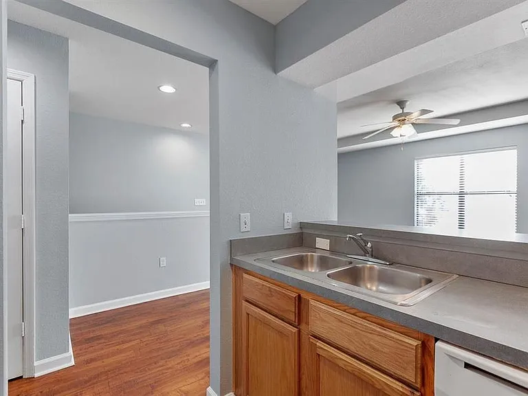 2307 Timber Oaks Ln — Photo 24