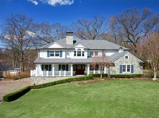 94 Grist Mill Ln, Manhasset, NY 11030