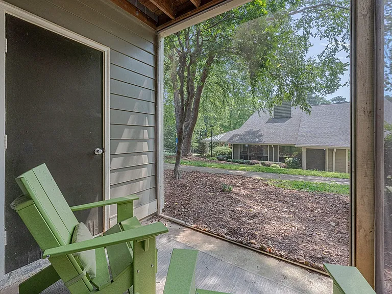 The Retreat at Lake Johnson Apartments — Photo 18