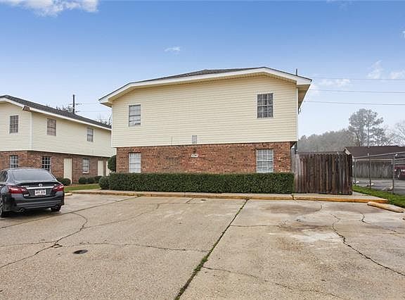3rd image of 8897 Richmond Dr